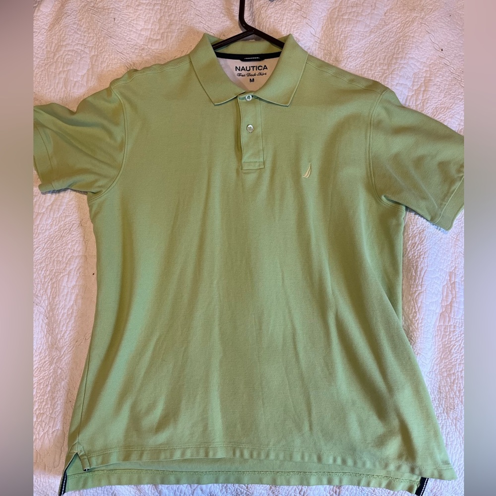 Men’s medium Nautica Polo shirt. Free deck. Green. Good condition barely worn